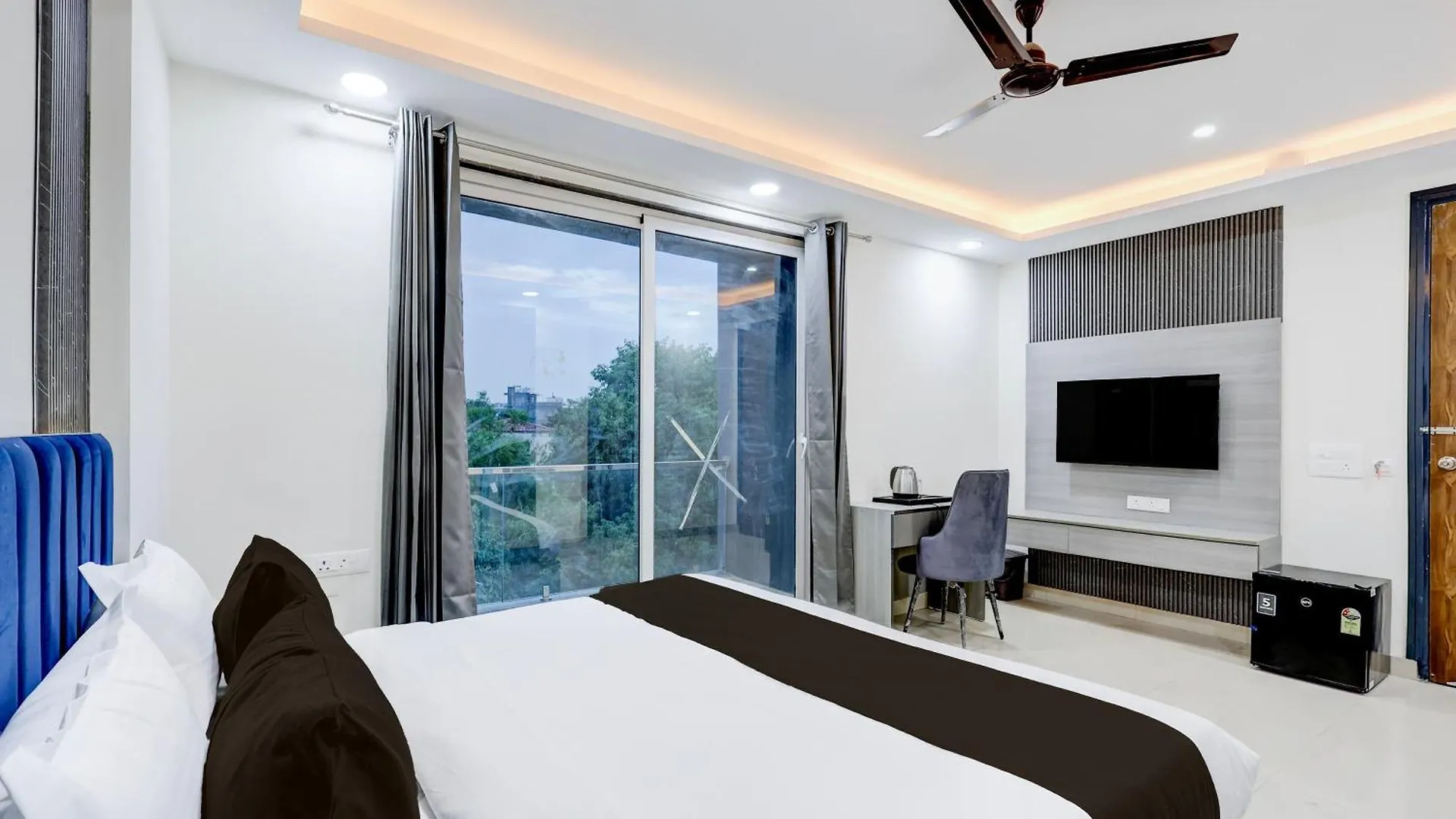 Madstays Hotel Cloudbay Sector - 29 Gurgaon