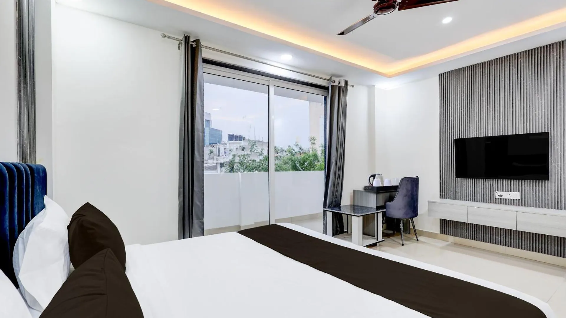 Madstays Hotel Cloudbay Sector - 29
